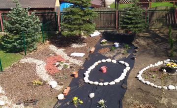 Prace w ogrodzie  przedszkolny