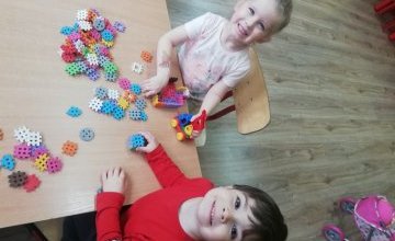 Zabawy konstrukcyjne w " Żabkach "