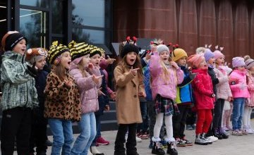 Występ dzieci  podczas otwarcia Kopalni Kultury w Czeladzi. 