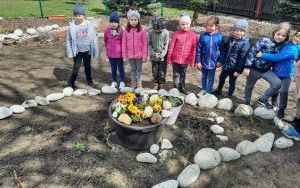 prace w ogrodzie  przedszkolny (4)