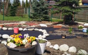 prace w ogrodzie  przedszkolny (5)